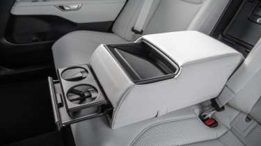 Lexus ES - cup holders