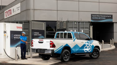 Hydrogen Toyota Hilux - refueling 