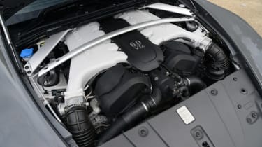 Aston Martin V12 Vantage S - engine