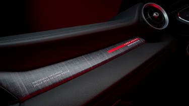 Alfa Romeo Giulia Quadrifoglio Luna Rosa - trim