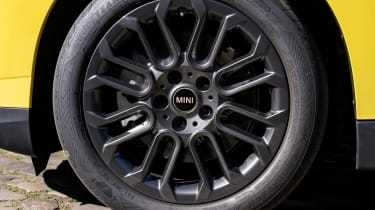 MINI Cooper E Classic - wheel