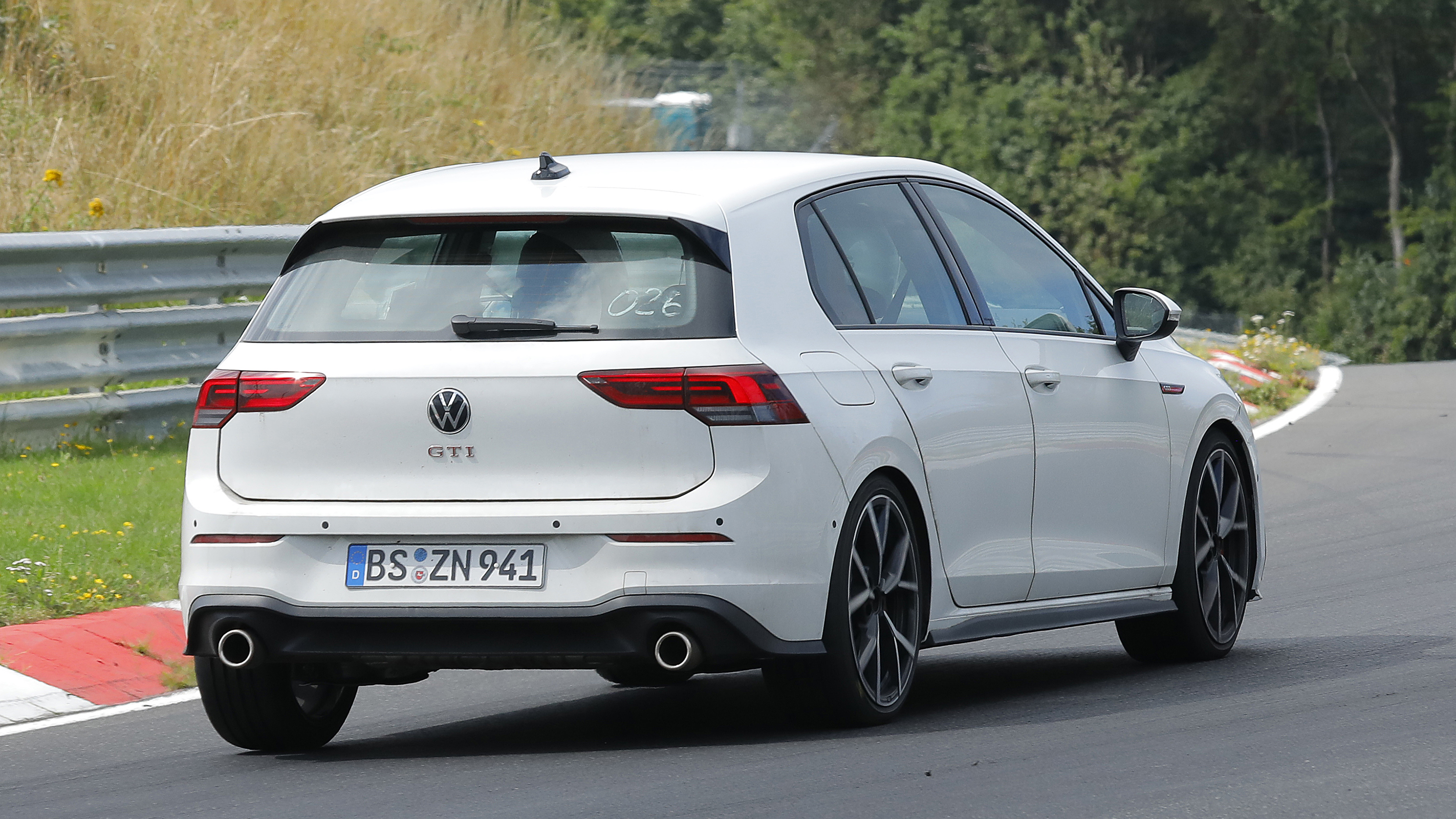 Spy Shots: 2024 Volkswagen Golf 8 GTI Facelift