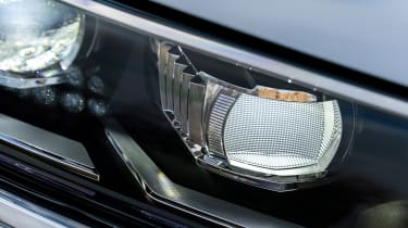 Volkswagen T-Roc - front light
