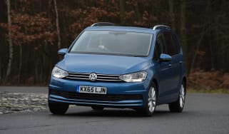 Volkswagen Touran - cornering