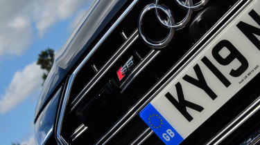 Audi S6 Avant - grille