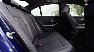 BMW 330e - seats
