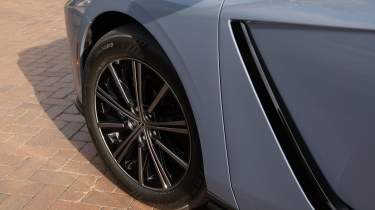 Lexus ES - wheel