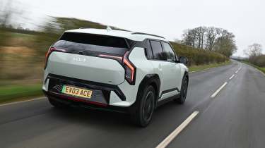 Kia EV3 - rear tracking