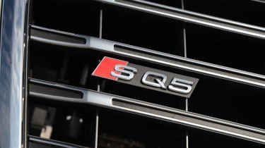 Audi SQ5 grille