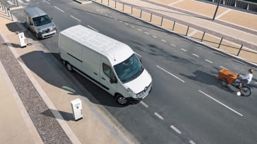 Renault Master Z.E - tracking above