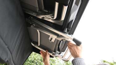 Volkswagen California eHybrid - deck chair storage