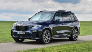 BMW%20M50i%202020.jpg