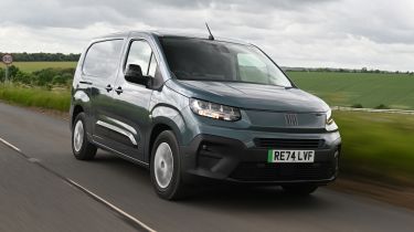 Fiat e-Doblo - front tracking