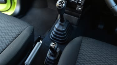 Suzuki Jimny - gearstick