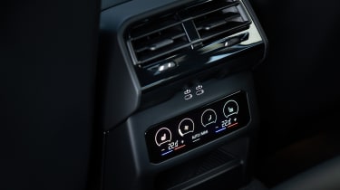 BMW i5 M50 – rear passenger controls