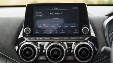 Nissan Juke radio infotainment screen