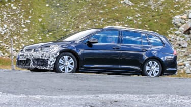 Volkswagen Golf R Estate facelift spied - 7