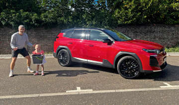 Citroen e-C5 Aircross - header with daughter