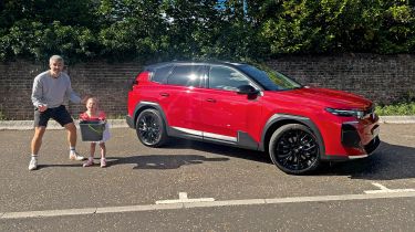 Citroen e-C5 Aircross - header with daughter