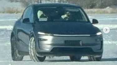 Tesla Model Y spy shot - front 3/4 (Cochespias)