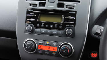 Used Nissan Leaf Mk1 - centre console