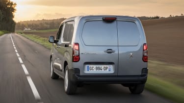 Peugeot e-Partner - rear tracking