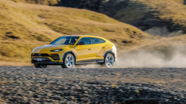 Ice and fire: the Lamborghini Urus in Iceland - pictures 