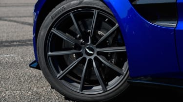 Aston Martin Vantage - wheel