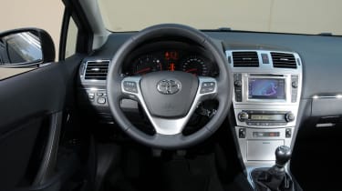 Toyota Avensis 2.0 D-4D dash