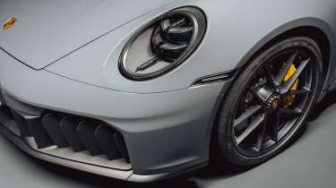 Porsche 911 GTS - front detail