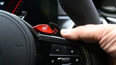 BMW M4 Competition - gear-shifting paddle
