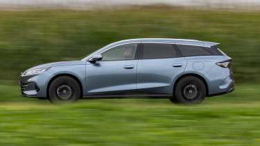 BYD Seal 6 Touring - side action