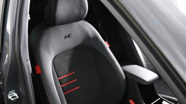 Hyundai Kona Hybrid - front seats