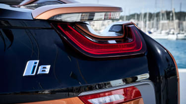 BMW i8 Roadster - tail light