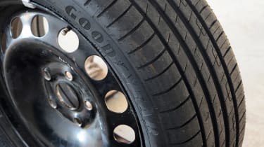 Goodyear EfficientGrip Performance