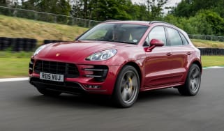Porsche Macan Turbo - front tracking