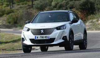 Peugeot e-2008 - front