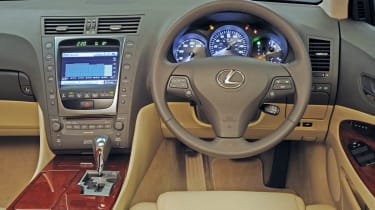 Lexus GS450h interior