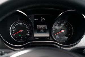 Mercedes V-Class - dials