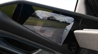 Audi S6 Avant e-tron - door mirror camera display