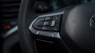 Volkswagen Amarok PanAmericana - steering wheel
