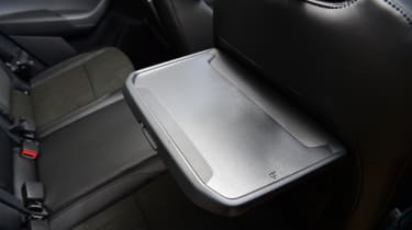 Skoda Karoq 1.5 TSI SE L 2022 - rear seat folding tray table