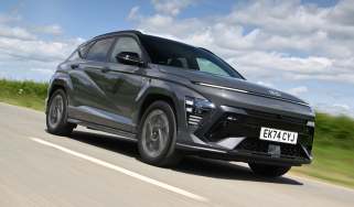 Hyundai Kona Hybrid - front tracking