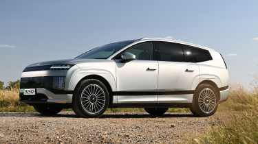 Hyundai Ioniq 9 - front angled