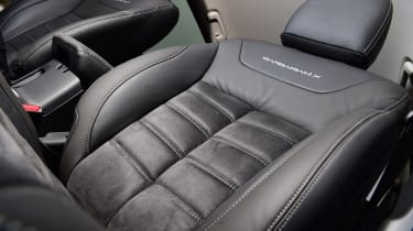 Mitsubishi L200 - seats