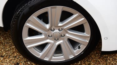 Range Rover - front nearside wheel