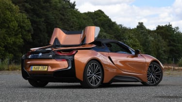 BMW i8 Roadster - rear static roof closing