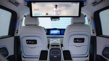 Mercedes VLE - screen