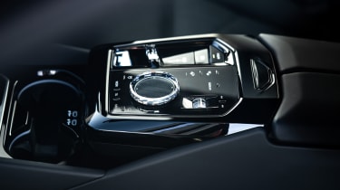 BMW i5 M50 – centre armrest controls