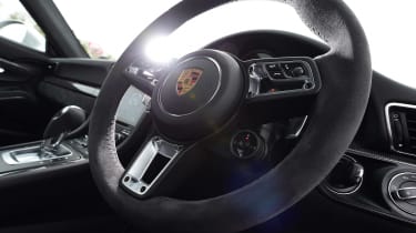 Porsche 911 GTS - steering wheel